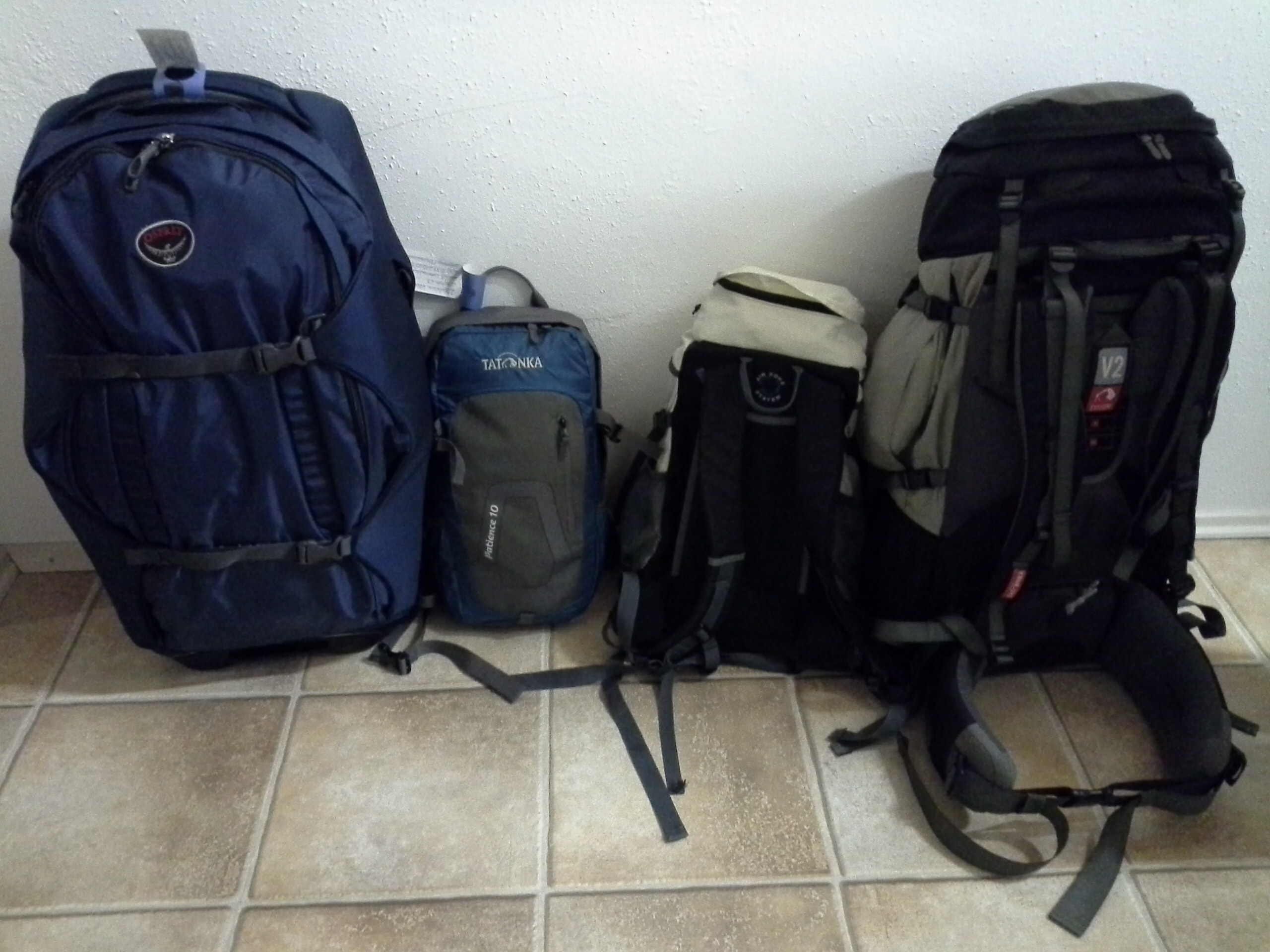 Omnia mea mecum porto! Dies hier ist übrigens mein erster Beitrag "außer Haus". Wir sitzen nämlich gerade am Flughafen München und frühstücken. :-)